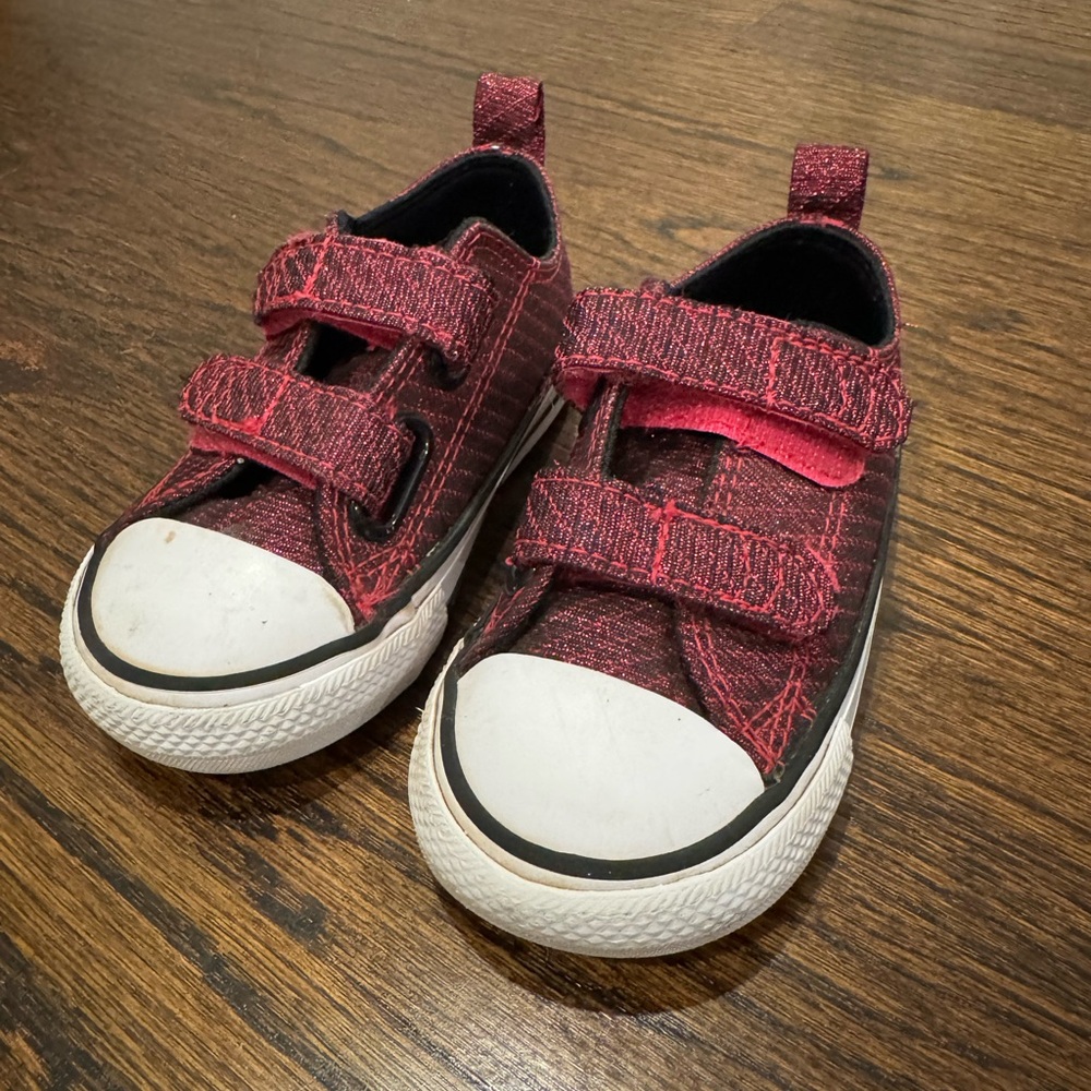 VG condition converse! Toddler/baby size 5